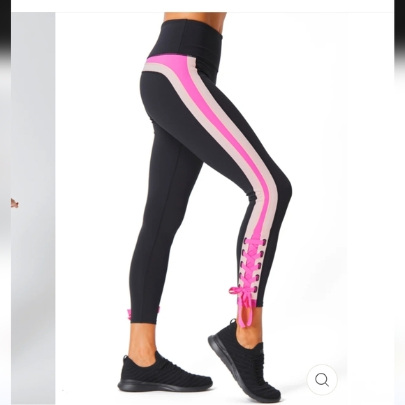 Urban savage bow 7/8 leggings. - Picture 3 of 5